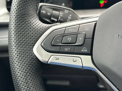 Certified 2025 Volkswagen Tiguan SE R-Line AWD/4WD image 37