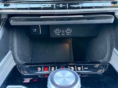 Used 2023 Jeep Wagoneer L Series II image 33