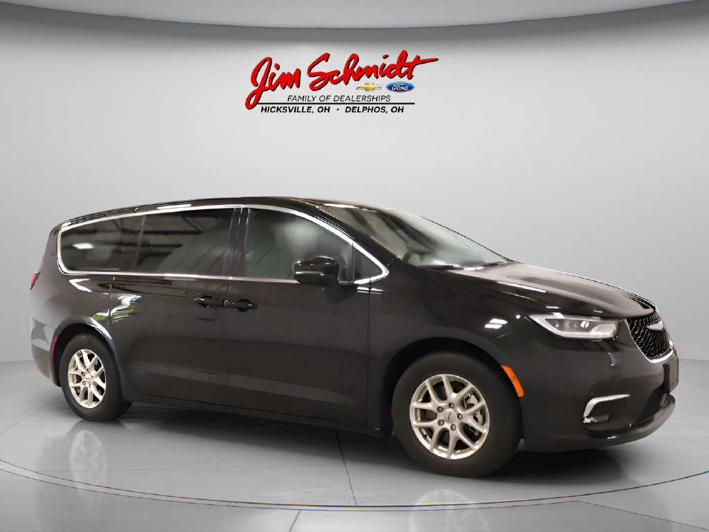 Used 2025 Chrysler Pacifica Select FWD image 1