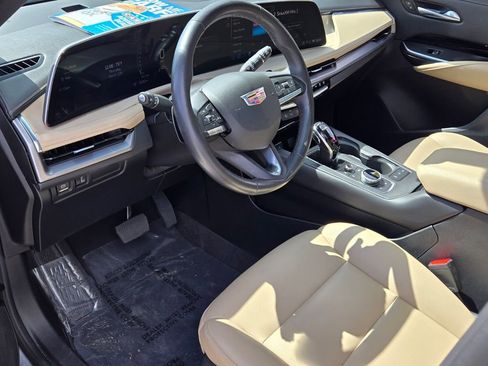 Used 2024 Cadillac XT4 Luxury w/ Cold Weather Package image 11