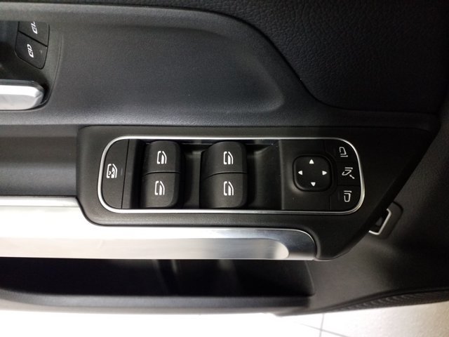 Used 2021 Mercedes-Benz GLB 250 4MATIC image 12