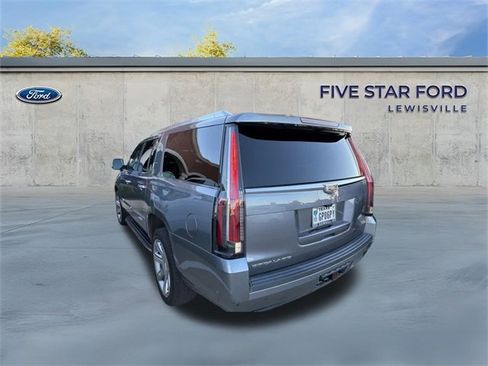 Used 2020 Cadillac Escalade ESV Premium Luxury image 4
