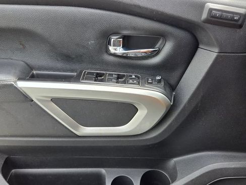 Used 2017 Nissan Titan SL RWD image 27