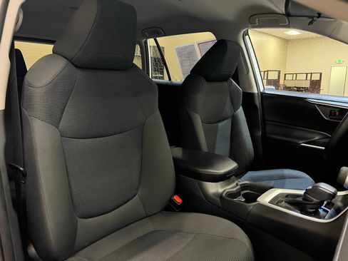 Certified 2021 Toyota RAV4 LE image 14