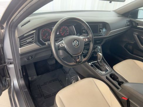 Used 2019 Volkswagen Jetta R-Line image 4