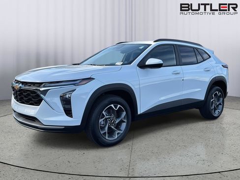 New 2026 Chevrolet Trax LT w/ Driver Confidence Package image 2