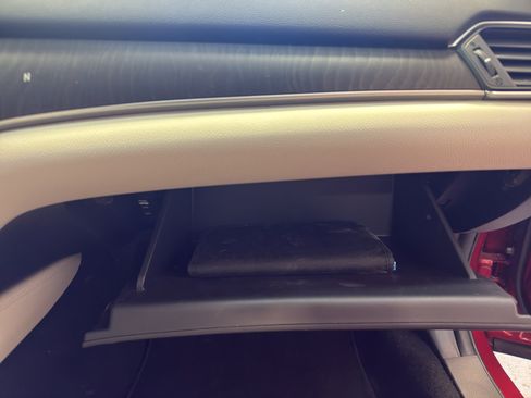 Used 2018 Honda Accord Touring image 24