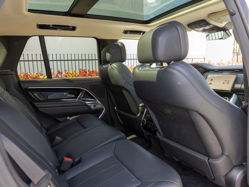 Used 2023 Land Rover Range Rover SE image 33