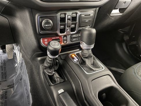 Used 2025 Jeep Wrangler Unlimited Rubicon 4xe AWD/4WD image 34