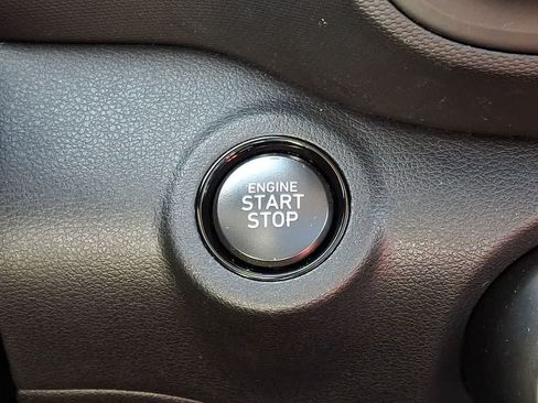 Certified 2025 Hyundai Venue SEL FWD image 22