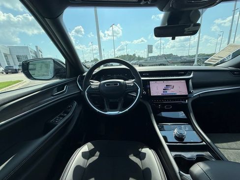 New 2026 Jeep Grand Cherokee Altitude RWD image 8