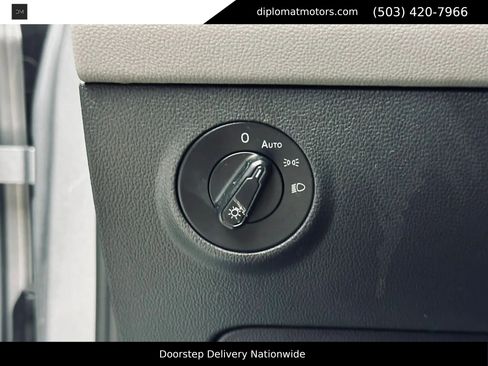 Used 2022 Volkswagen Taos SE w/ Panoramic Sunroof Package FWD image 32