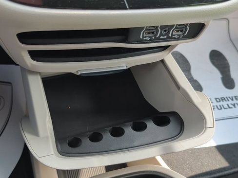 Used 2024 Chrysler Pacifica Touring-L FWD image 31