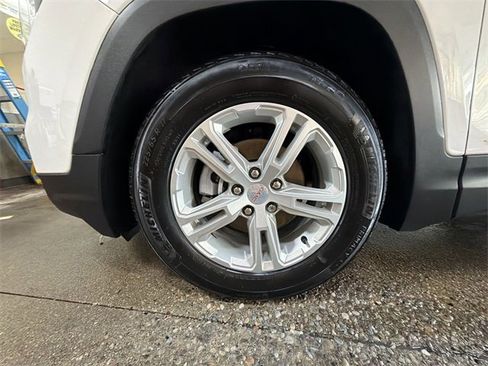 Used 2023 GMC Terrain SLE w/ Driver Convenience Package image 10