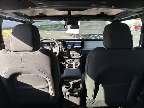 New 2025 Jeep Gladiator Sport image 10