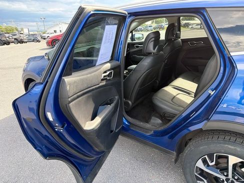 Used 2023 Kia Sportage EX AWD/4WD image 15