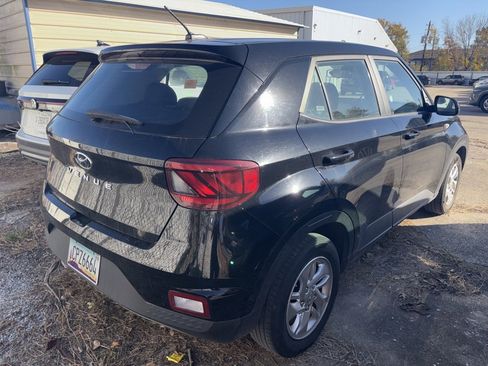 Used 2023 Hyundai Venue SE image 4