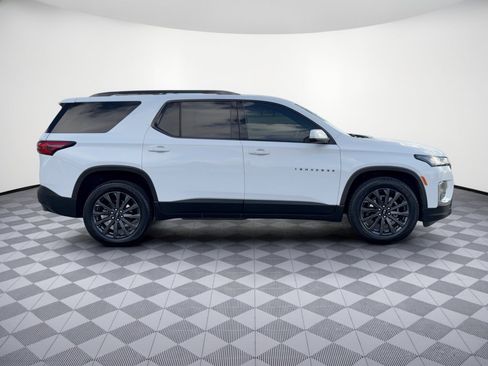 Used 2023 Chevrolet Traverse RS FWD image 8