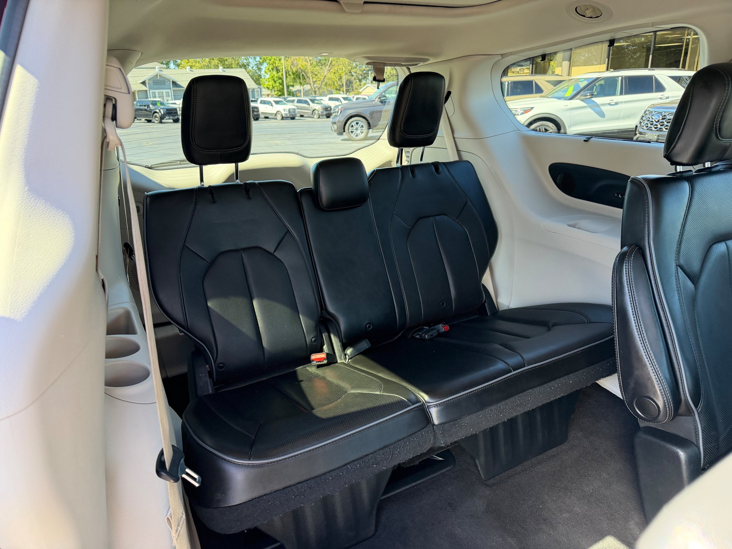 Used 2019 Chrysler Pacifica Limited FWD image 14