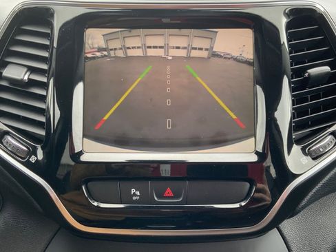 Used 2019 Jeep Cherokee Limited image 33