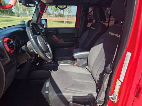 Used 2014 Jeep Wrangler Unlimited Sahara AWD/4WD image 10