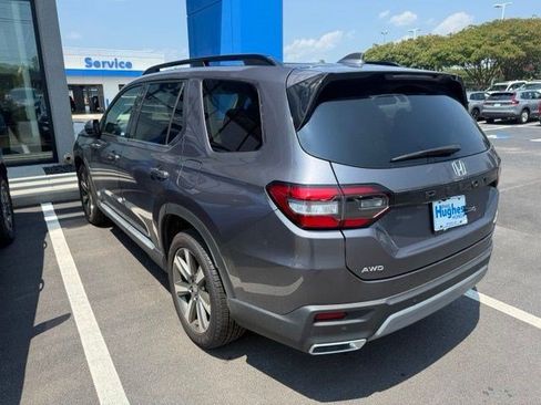 Used 2025 Honda Pilot Elite image 6