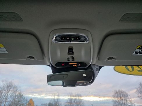 Used 2020 Volvo V60 T5 Cross Country image 23