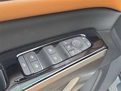 New 2025 Nissan Pathfinder Platinum w/ Black Appearance Package image 22