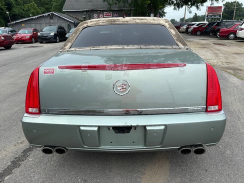 Used 2006 Cadillac DTS w/ Trunk Convenience Package FWD image 10