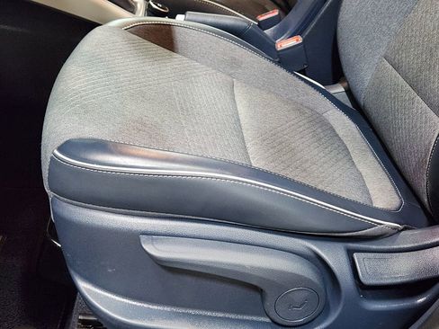 Used 2021 Hyundai Venue FWD image 43