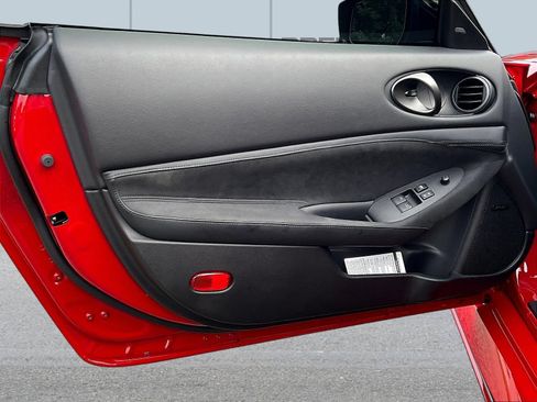 Certified 2025 Nissan Z NISMO w/ Floor Mat Package RWD image 20