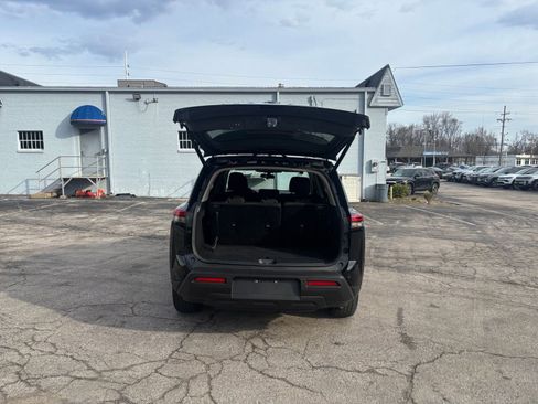 Used 2025 Nissan Pathfinder SV image 32