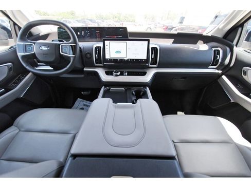 Used 2025 Ford Expedition Max Active RWD image 11