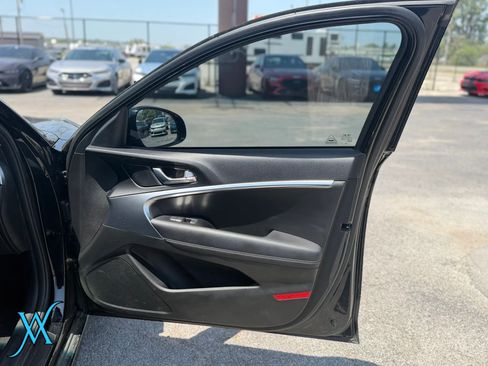 Used 2025 Genesis G70 2.5T RWD image 21