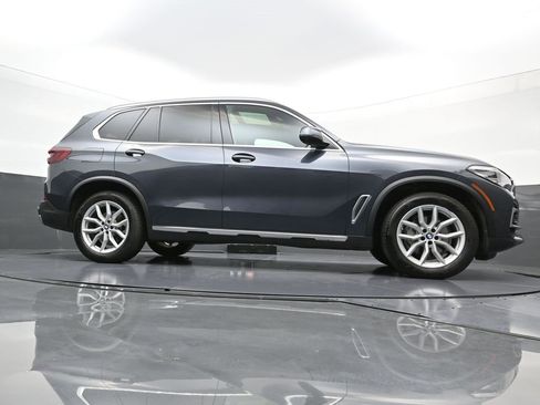 Used 2022 BMW X5 xDrive40i w/ Parking Assistance Package image 21