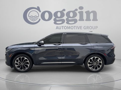 Used 2024 Lincoln Nautilus Reserve w/ Equipment Group 203A AWD/4WD image 2