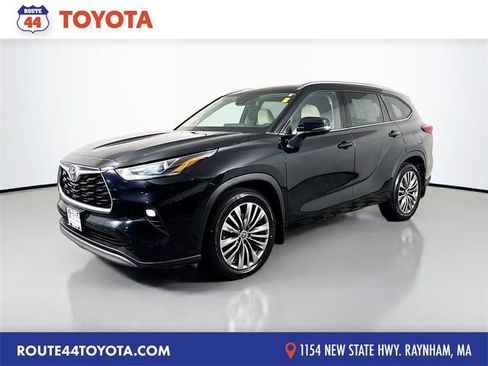 Used 2022 Toyota Highlander Platinum AWD/4WD image 1