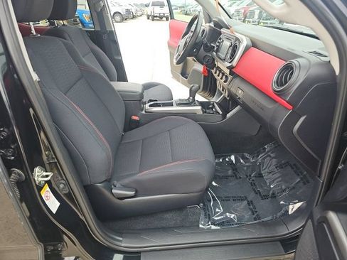 Used 2019 Toyota Tacoma SR5 AWD/4WD image 13
