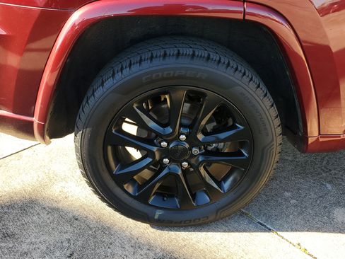 Used 2019 Jeep Grand Cherokee Altitude image 5