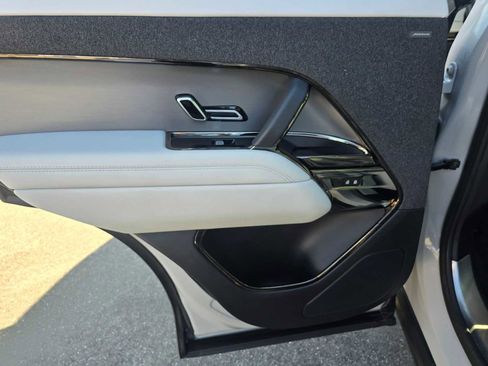 Used 2024 Land Rover Range Rover Sport SE image 19