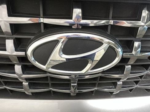 Used 2023 Hyundai Venue SEL FWD image 8