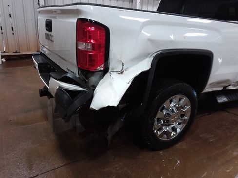 Used 2018 GMC Sierra 2500 Denali w/ Duramax Plus Package AWD/4WD image 18