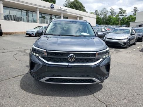 Used 2023 Volkswagen Taos SE w/ Black Wheel Package FWD image 2