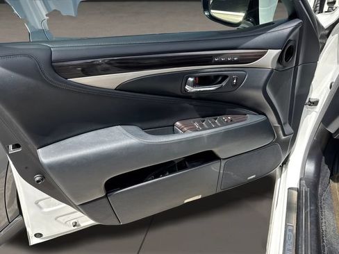 Used 2015 Lexus LS 460 w/ Comfort Package RWD image 7
