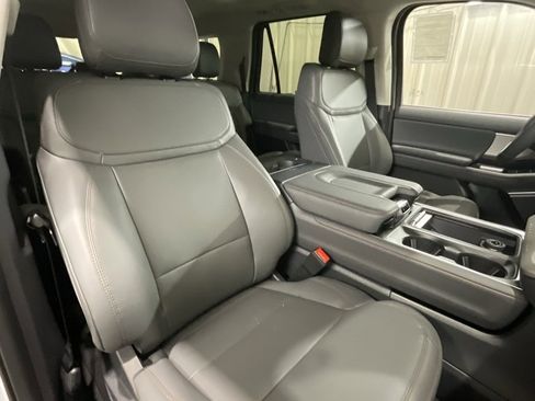 New 2025 Ford Expedition Max Active image 15