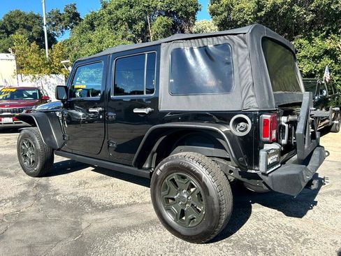 Used 2015 Jeep Wrangler Unlimited Rubicon w/ Connectivity Group image 5
