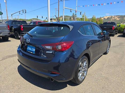 Used 2018 MAZDA MAZDA3 Touring FWD image 5