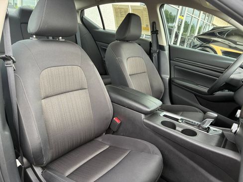 Used 2025 Nissan Altima 2.5 SV FWD image 31