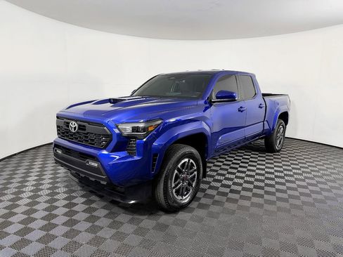 Used 2024 Toyota Tacoma TRD Sport image 2