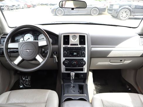Used 2008 Chrysler 300 Touring RWD image 12